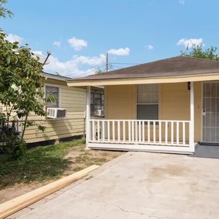 Buy this 2 bed house on 465 North Cedro Street in Weslaco, TX 78596