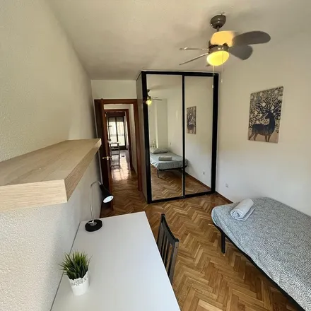 Image 7 - Calle de Simancas, 19, 28029 Madrid, Spain - Apartment for rent