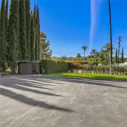 Image 4 - 4450 Hayvenhurst Avenue, Los Angeles, CA 91436, USA - House for rent
