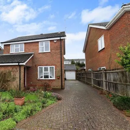 Buy this 4 bed house on Garrett Close in Dunstable, LU6 3EG