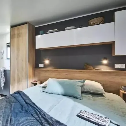 Rent this 2 bed house on L'Aiguillon-sur-Mer in 2 Rue du Général Leclerc, 85460 L'Aiguillon-sur-Mer