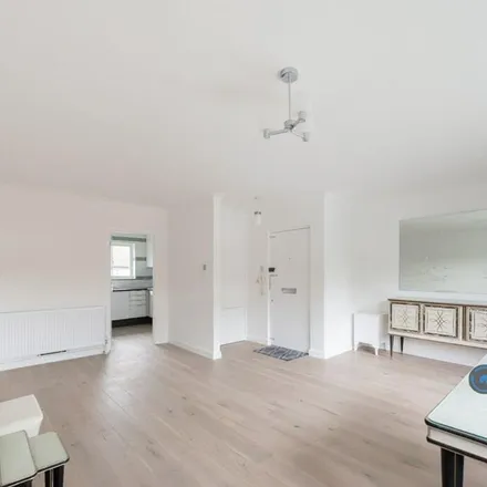 Rent this 2 bed apartment on Finchley Way in London, N3 1AG