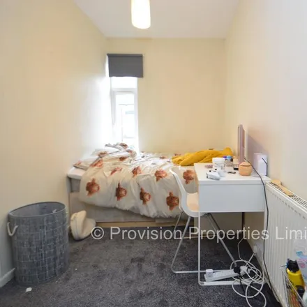 Image 6 - Back School View, Leeds, LS6 1EN, United Kingdom - Townhouse for rent