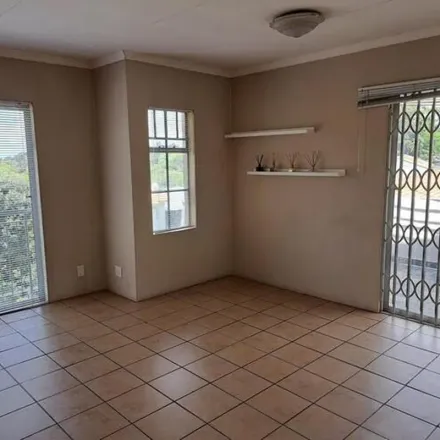 Image 2 - 4th Avenue, Houghton Estate, Johannesburg, 2001, South Africa - Apartment for rent