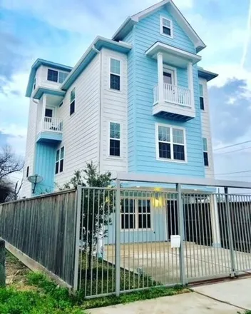 Rent this 3 bed house on 1617 Bigelow St in Houston, Texas
