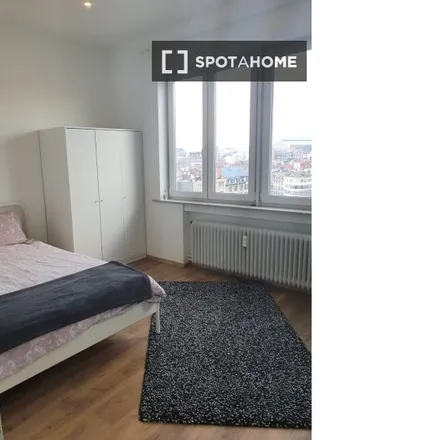 Rent this 4 bed room on Place du Rinsdelle - Rinsdelleplein 23 in 1040 Etterbeek, Belgium
