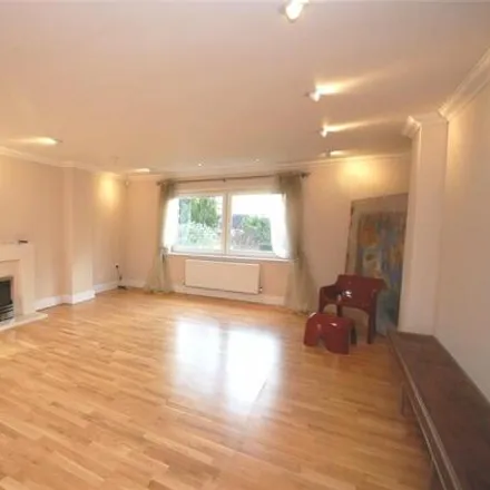 Image 3 - Holly Park, London, N3 3JB, United Kingdom - Townhouse for rent