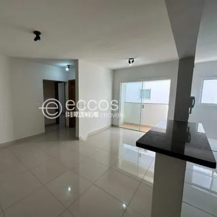 Buy this 2 bed apartment on Rua Lycidio Paes in Segismundo Pereira, Uberlândia - MG