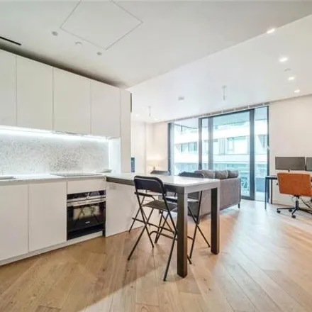 Image 2 - White City House, 2 Wood Crescent, London, W12 7FR, United Kingdom - Room for rent