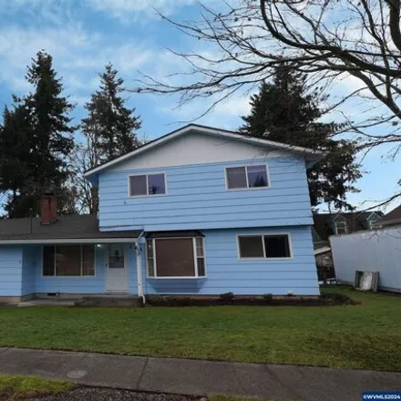 Buy this 5 bed house on 798 West High Street in Stayton, OR 97383