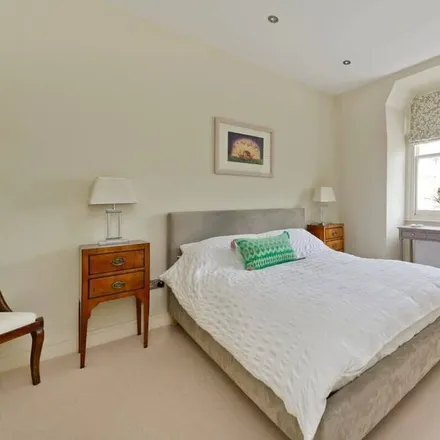 Rent this 3 bed apartment on London in SW5 0AQ, United Kingdom