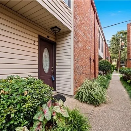 Buy this 2 bed condo on 1401 Lake Avenue in Metairie, LA 70005