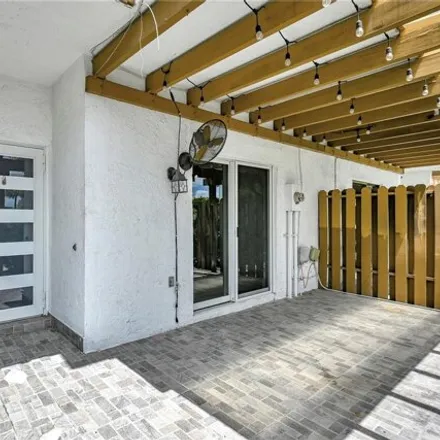 Image 3 - 6705 Northwest 169th Street, Palm Springs North, Miami-Dade County, FL 33015, USA - House for sale