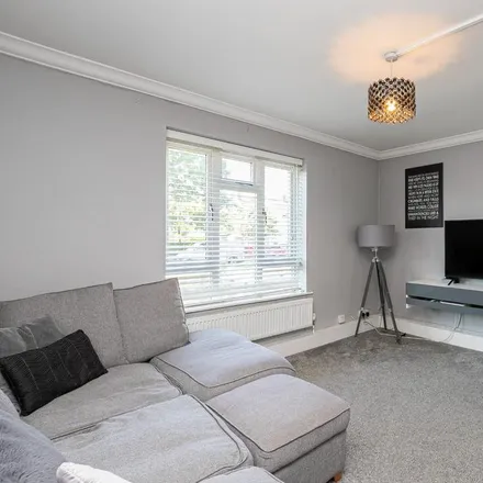 Image 2 - Thaxted Road, Buckhurst Hill, IG9 6AW, United Kingdom - Apartment for rent