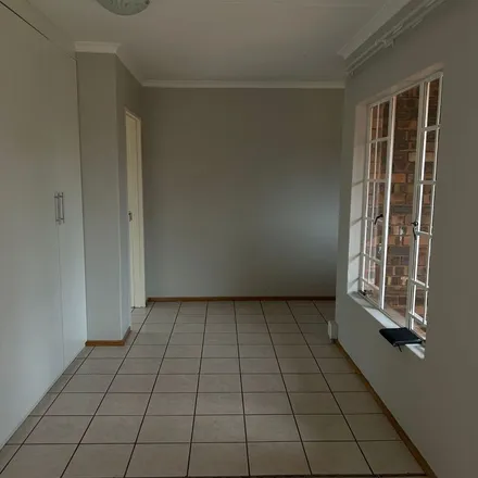 Image 5 - Checkers Hyper, Constantia Drive, Floracliffe, Roodepoort, 1709, South Africa - Apartment for rent