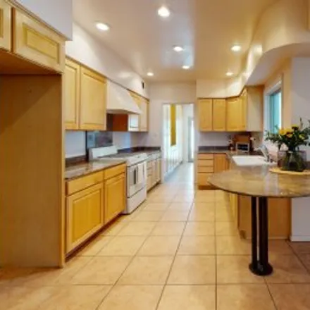 Buy this 5 bed apartment on 429 Solano Drive Se