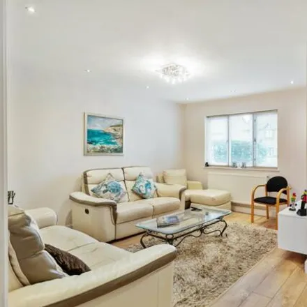 Image 2 - Talman Grove, London, HA7 4UQ, United Kingdom - House for sale