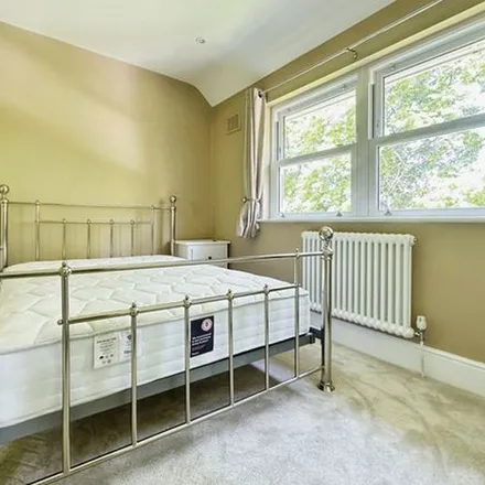 Rent this 3 bed duplex on Cross Keys in Maidstone, ME14 4HU