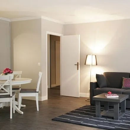 Image 3 - 82 Rue de Longchamp, 75116 Paris, France - Apartment for rent