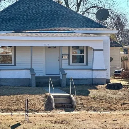 Buy this 3 bed house on 1075 West Minnesota Avenue in Chickasha, OK 73018