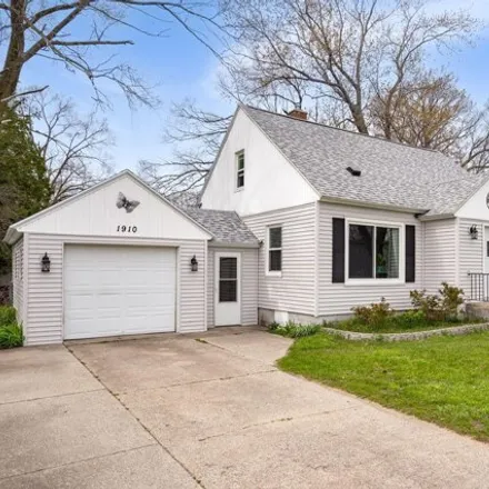 Buy this 3 bed house on 542 Witham Drive in North Muskegon, Laketon Township