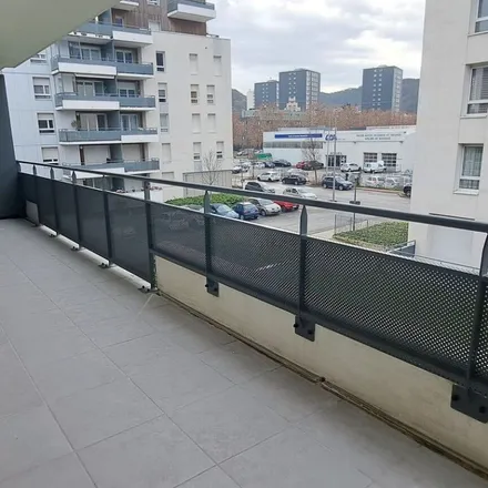 Rent this 2 bed apartment on 20 Avenue du Général de Gaulle in 38130 Échirolles, France