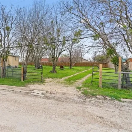 Buy this 2 bed house on 185 East Walnut Street in Taylor, TX 76574