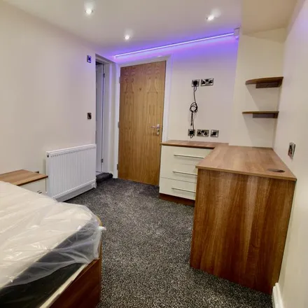 Image 5 - Back Ashwood Terrace, Leeds, LS6 2EF, United Kingdom - House for rent