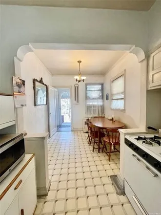 Image 3 - 50-43 39th Street, New York, NY 11104, USA - House for sale