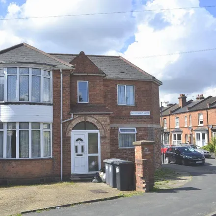 Rent this 7 bed duplex on Alexandra Road in Royal Leamington Spa, CV31 2DG