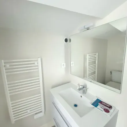 Rent this 2 bed apartment on 2 Avenue de Paris in 79000 Niort, France