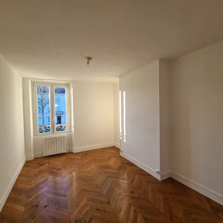 Rent this 2 bed apartment on 7 bis Rue Duchesne-Rabier in 45200 Montargis, France