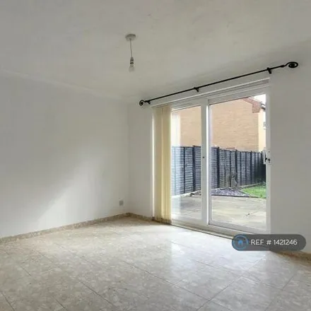 Image 7 - Sparrow Drive, Stevenage, SG2 9FB, United Kingdom - House for rent