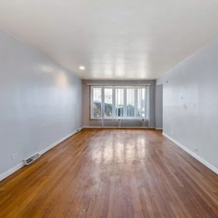 Image 5 - 8851 South Ridgeland Avenue, Chicago, IL 60617, USA - House for rent