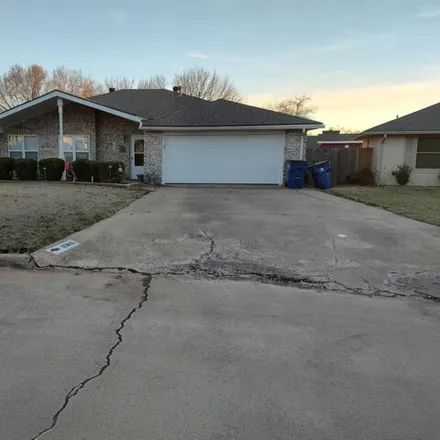 Buy this 3 bed house on 1198 West Primrose Court in Duncan, OK 73533