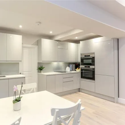 Image 2 - 6 Vicarage Gate, London, W8 4HD, United Kingdom - Apartment for rent