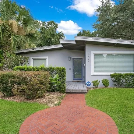 Buy this 4 bed house on Lake Como Circle in Orlando, FL 32803