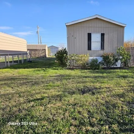 Image 4 - 124 Upton Street, McCamey, TX 79752, USA - Apartment for sale