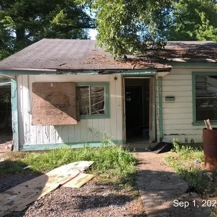 Buy this 2 bed house on 5691 Saint Katherine Avenue in White Plains, Baton Rouge