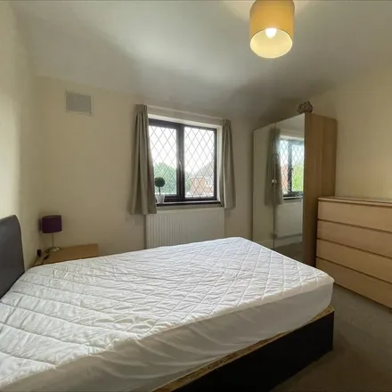 Rent this 1 bed room on Dudley Road in Doncaster, DN2 6LR