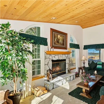 Image 5 - 374 Meadow Circle North, Big Bear Lake, CA 92315, USA - House for sale