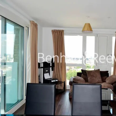 Rent this 3 bed apartment on Marner Point in 1 Jefferson Plaza, London