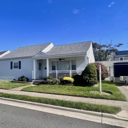 Rent this 4 bed house on 375 North Essex Avenue in Margate City, Atlantic County