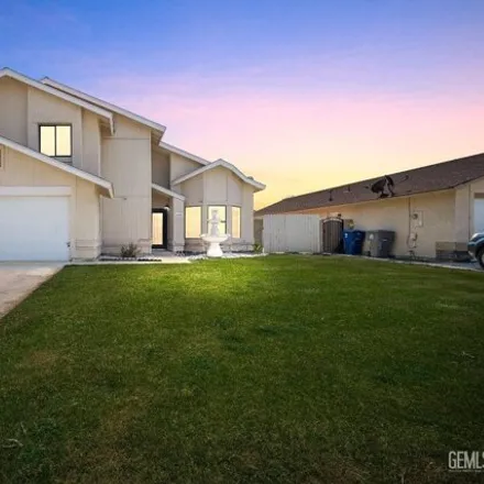 Buy this 3 bed house on 3521 Ridgemont Street in Bakersfield, CA 93313