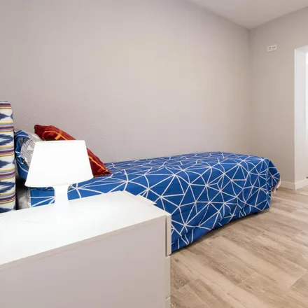 Rent this 4 bed room on Madrid in Escuela de Educación Infantil Valle Inclán, Calle Río Tormes