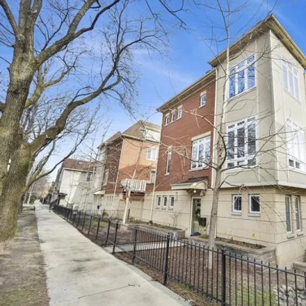 Rent this 3 bed townhouse on 2331 North Lister Avenue in Chicago, IL 60614