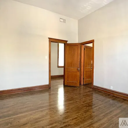 Image 3 - 2500 S Millard Ave, Unit 1R - Apartment for rent