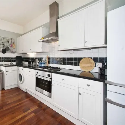 Image 4 - 92 Cathnor Road, London, W12 9JA, United Kingdom - Apartment for rent