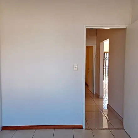 Image 5 - Rachel Bloch Avenue, Sonnendal, Parow, 7500, South Africa - Apartment for rent