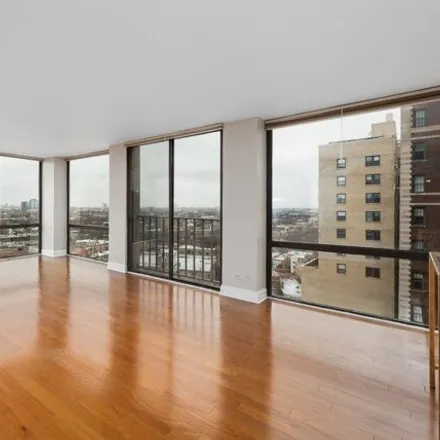Image 3 - 345 Fullerton, 345-357 West Fullerton Parkway, Chicago, IL 60614, USA - Condo for sale